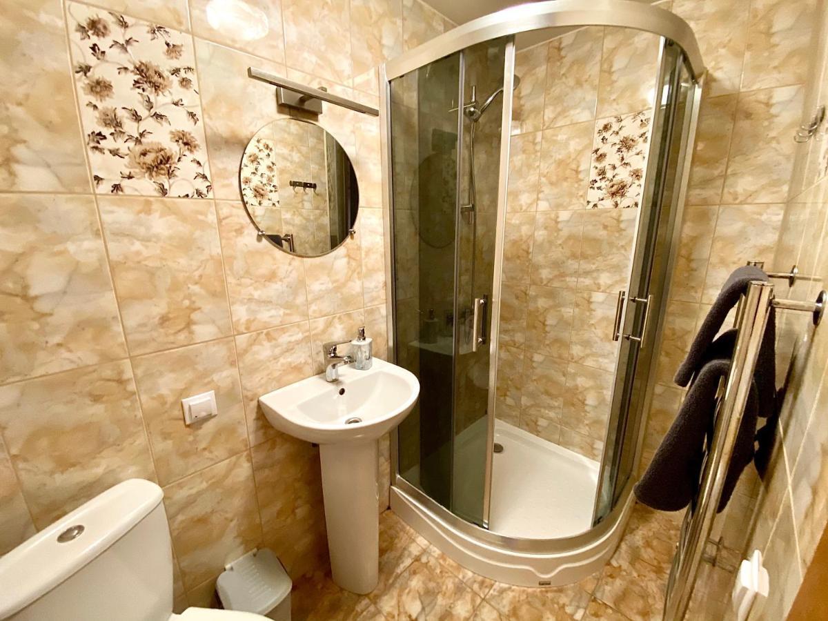 Akagals Hotel Pavilosta Bagian luar foto
